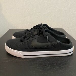 Black Nike Sneakers, Size 8